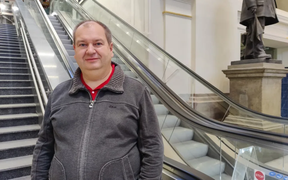 Dříve lidé ani nevěděli, jak otevřít dveře vlaku, dnes se zajímají o to, kde je wifi, říká autor projektu Vlakem jednoduše