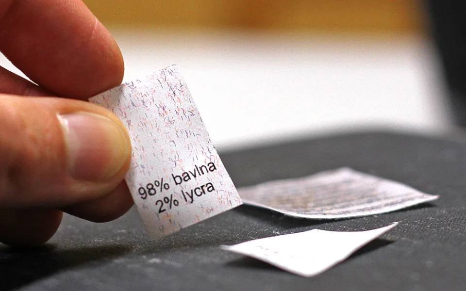 Bylo tričko vyprané? Novinka z Technické univerzity pomůže módním e-shopům