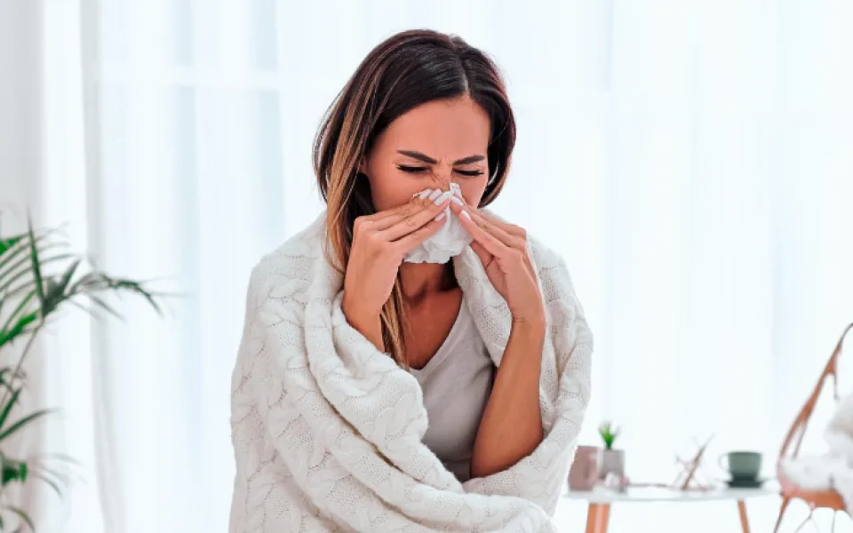 Chřipková epidemie potvrzena. Jak bojovat s příznaky nemoci a horečkou?