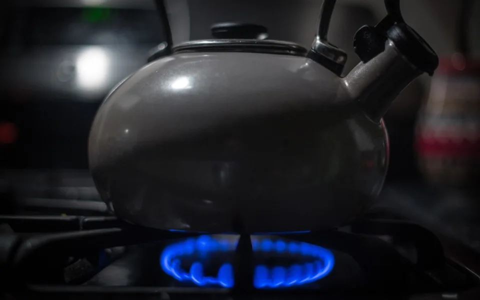 Energetická chudoba sužuje statisíce Čechů. Řešme také energetickou gramotnost, říká ekonom