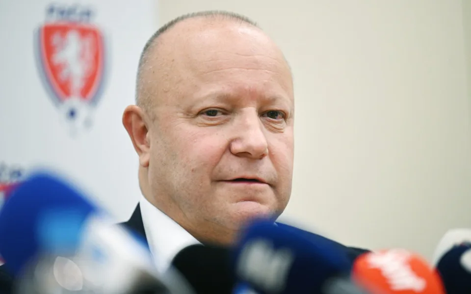Rozhodčí čelí větší agresivitě, říká předseda fotbalové asociace Petr Fousek