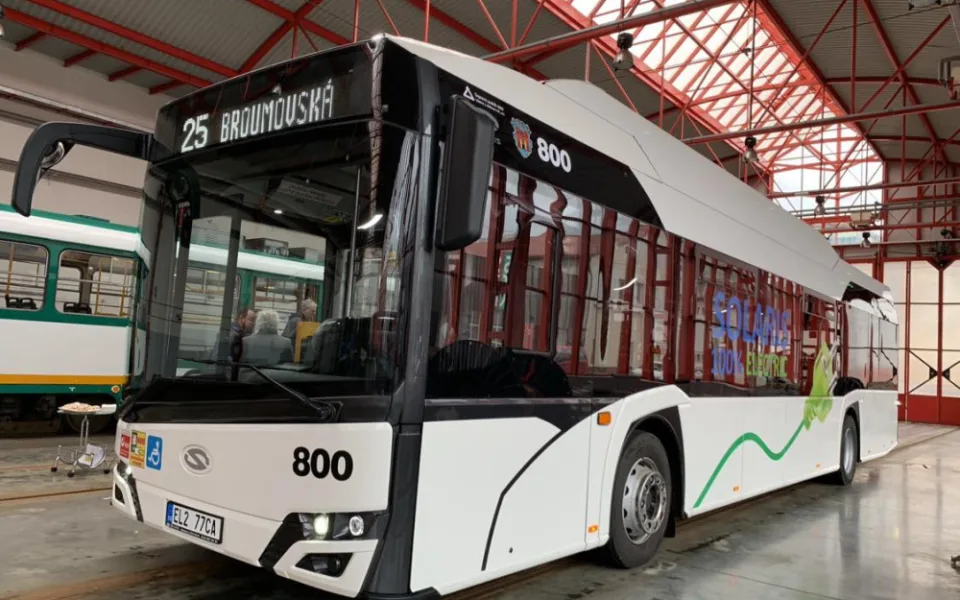 Dopravní podnik koupil první elektrobus, cílem je čtyřicet. Jde o transformační proces, říká předseda představenstva