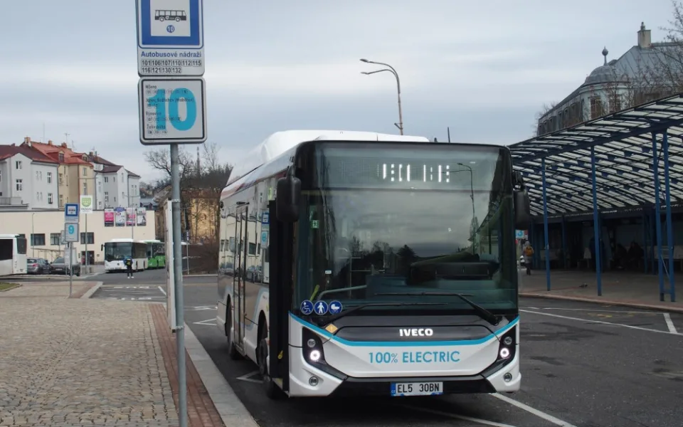 Elektrobus při testu v Jablonci nad Nisou.