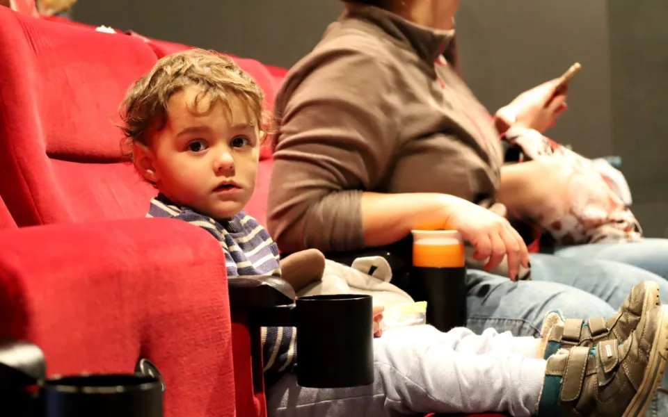 Baby kino je přizpůsobeno nejmenším divákům.