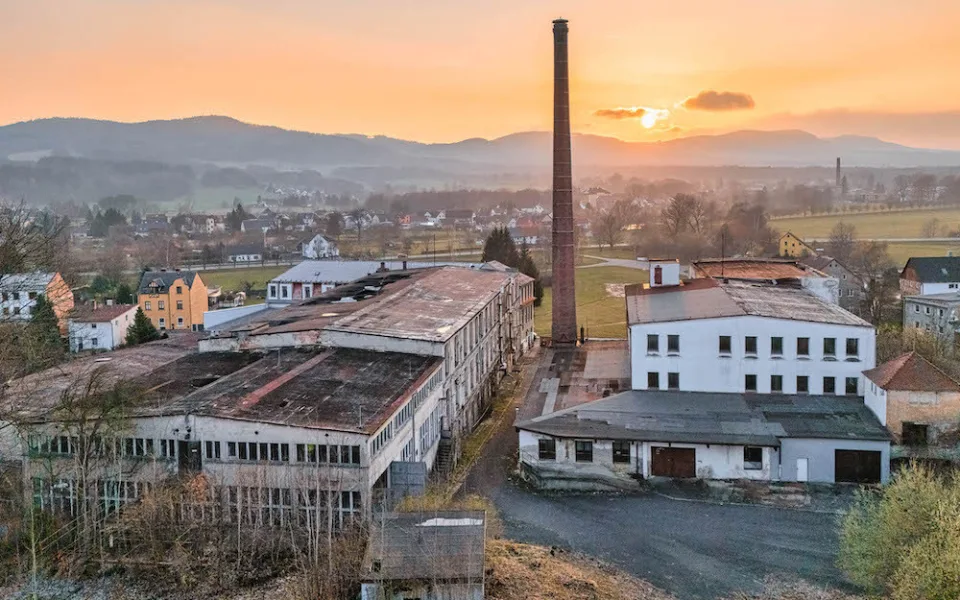 V Hrádku nad Nisou začne demolice zchátralé textilní továrny Bekon