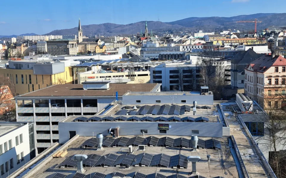 Budova D krajského sídla v Liberci dostane fotovoltaickou elektrárnu