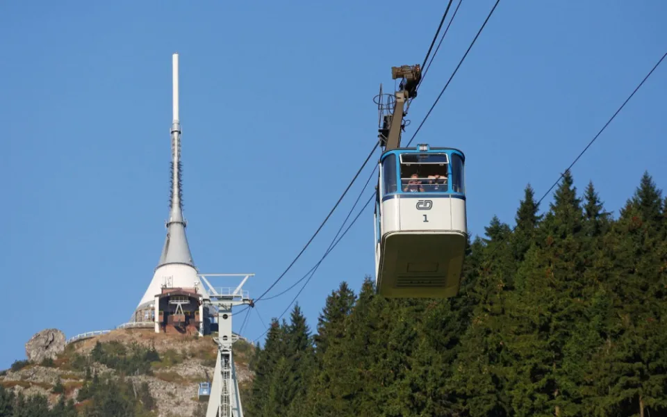 Lanovka na Ještěd by se mohla opět rozjet asi za pět let.