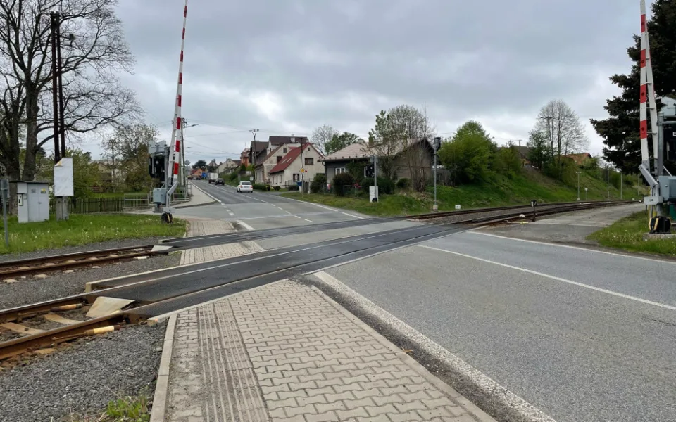 Přejezd ve Frýdlantu bude několik dní neprůjezdný.