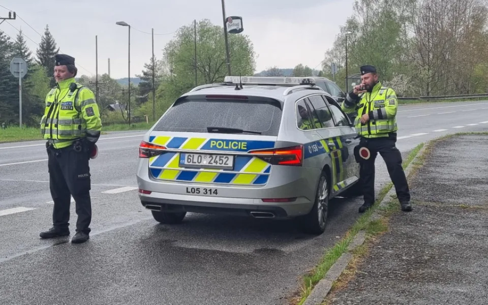 Výsledky policejních kontrol. Desítky řidičů překročily rychlost, jeden přišel o řidičák