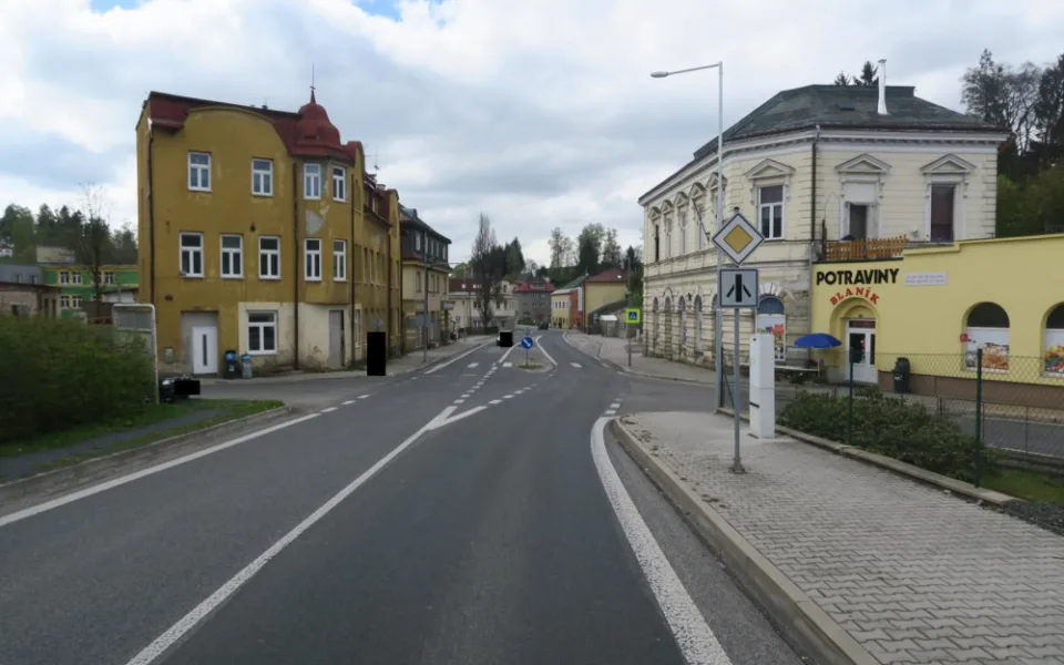 Přechod po chodce v centru Lučan nad Nisou.