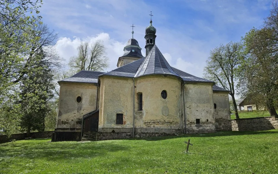 Kostel sv. Josefa v Krásné.