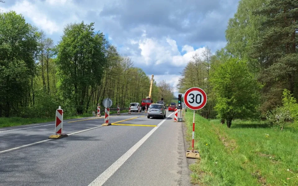 Na silnici I/35 začala oprava mostu přes Heřmanický potok.