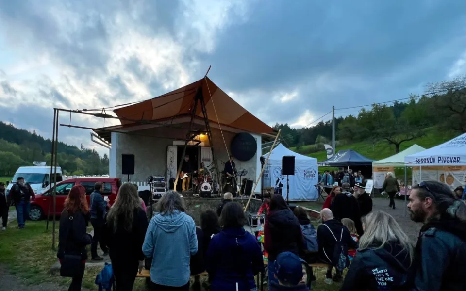 Roztočte to s Beranem. V Trávníčku zahraje Baumaxa i Lewis Creaven Band