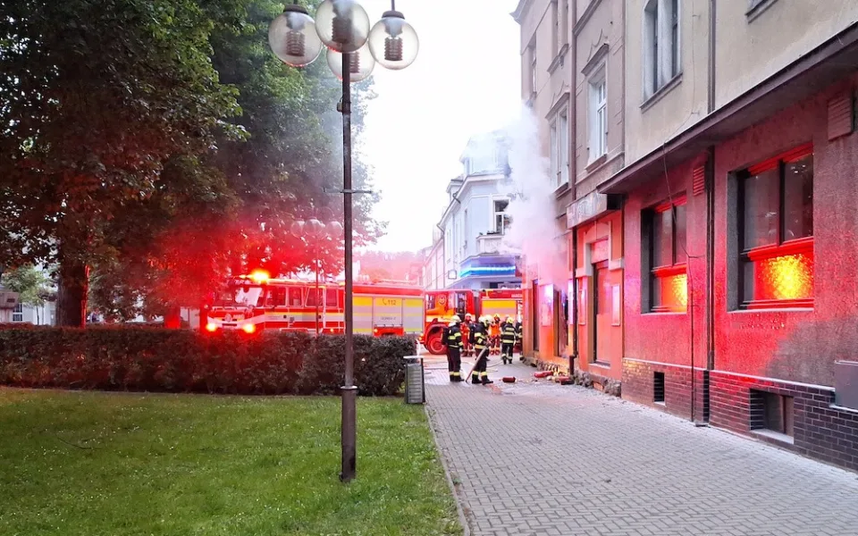 V Semilech hořela prodejna elektra, škodu hasiči odhadli na čtyři miliony
