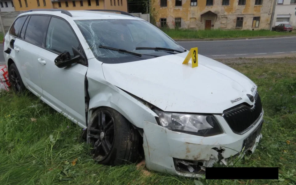 Poničené auto po nehodě.