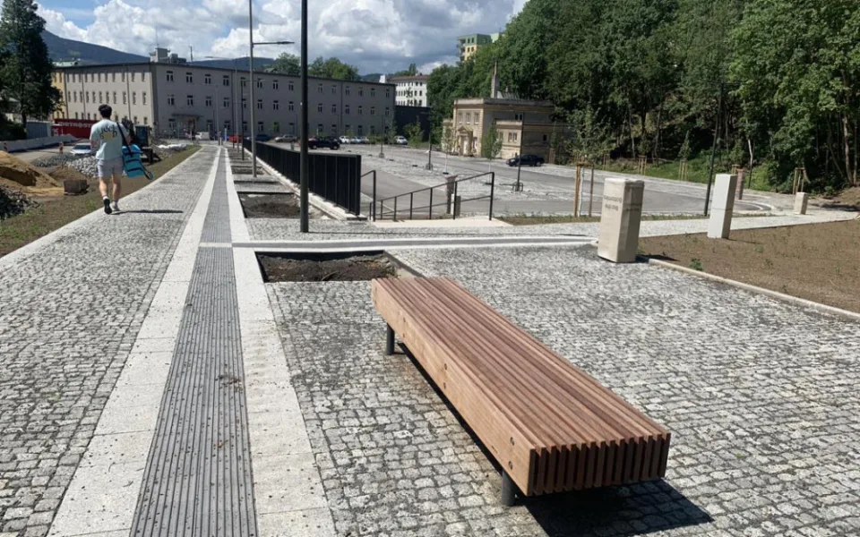 Prostor nového parkoviště v Pastýřské ulici.