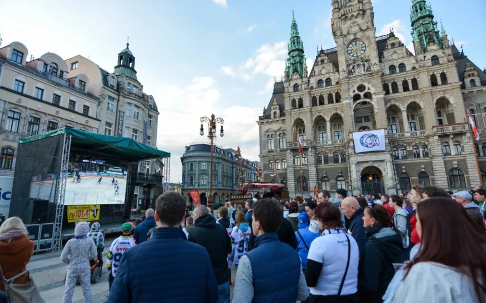 Češi jsou ve finále, před radnicí bude projekce nedělních zápasů