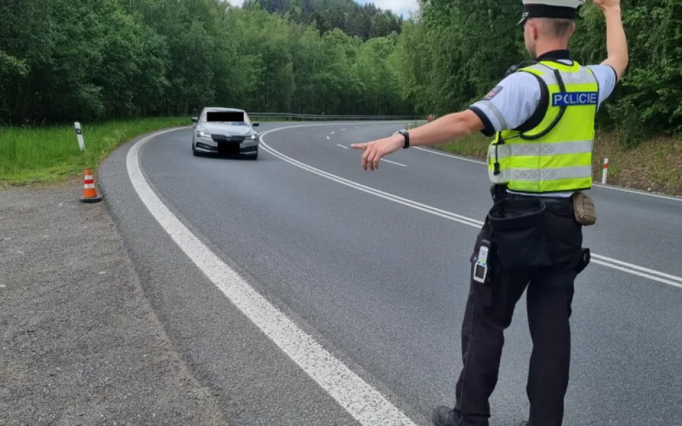 Policie kontrolovala rychlost. Z 243 aut ji překročilo 163