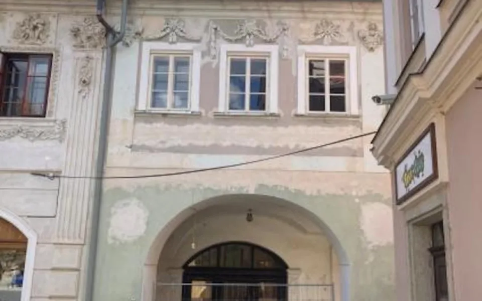 Nevyužívaný dům na náměstí ve Frýdlantu by se mohl změnit na taneční klub. Město hledá peníze