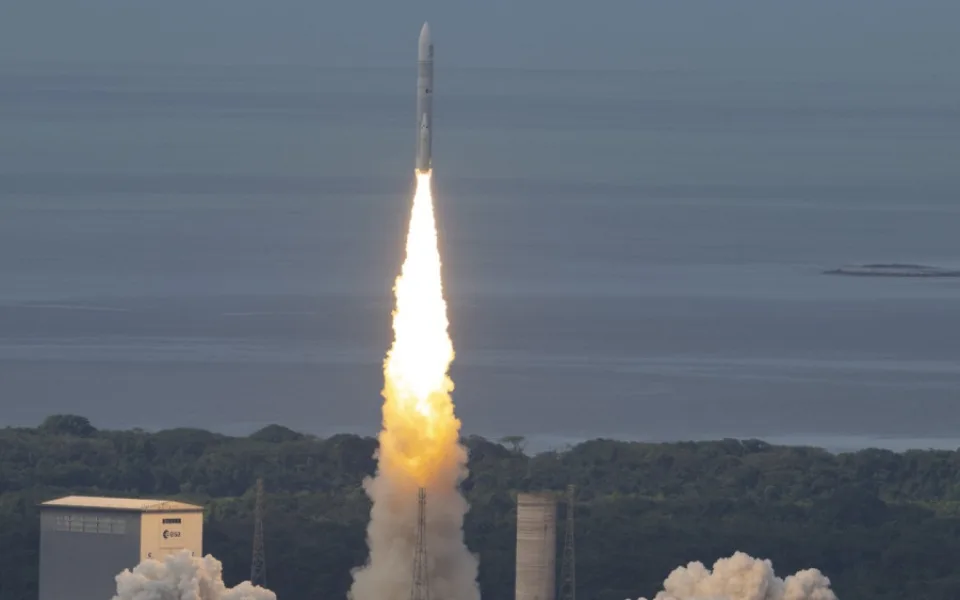 Nová evropská raketa Ariane 6 má za sebou první misi, klíčové součástky dodaly i české firmy