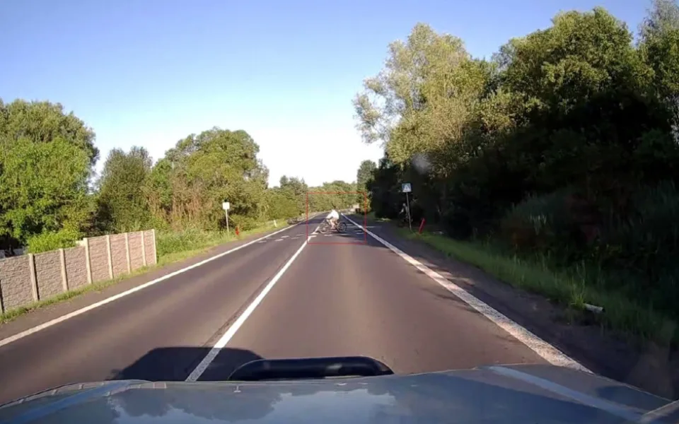 Policisté hledají cyklistu. Je svědkem nehody