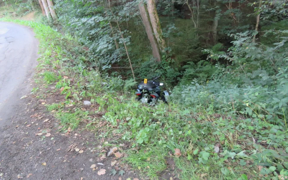 Půjčil si tříkolku a vyrazil na vyjížďku. Ta skončila pádem