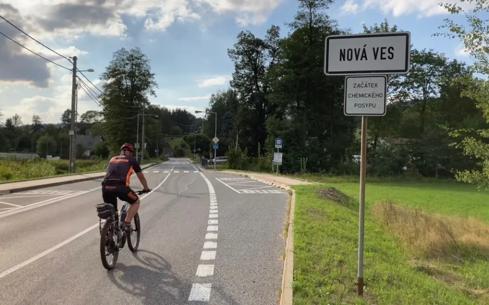 V žebříčku nejčastějších názvů obcí vede Ves a Nová Ves, mezi ulicemi Zahradní