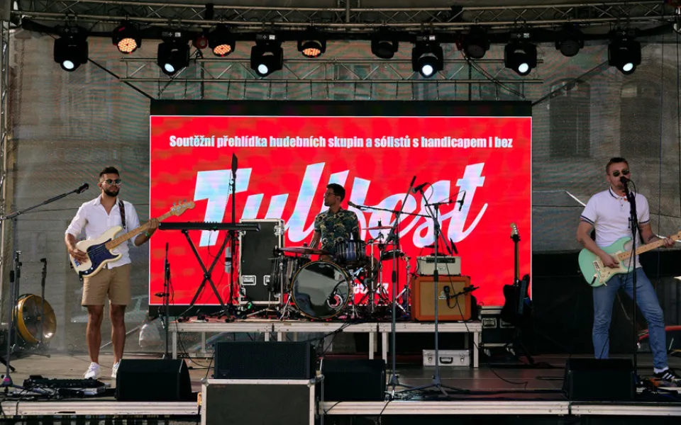 Náměstí před libereckou radnicí bude patřit Tulifest. Láká na soutěž kapel, program pro rodiny i hity Rammsteinů