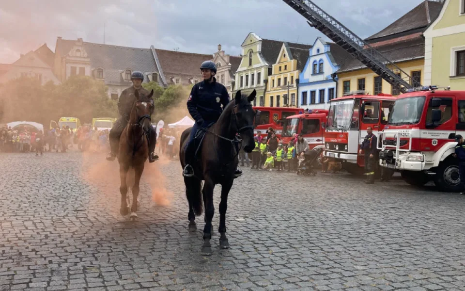 Technika, dynamické ukázky i medaile pro policisty. To vše v úterý v rámci Dne Policie ČR a složek IZS v Liberci