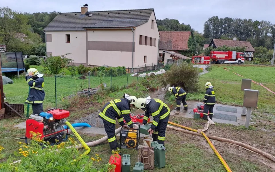 V Libereckém kraji bylo odpoledne bez proudu skoro devět tisíc domácností