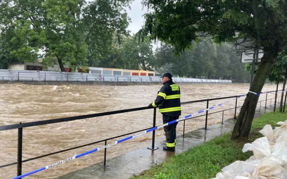 Déšť ustává. V Hejnicích se evakuace odkládá, Smědá ve Frýdlantě je těsně před vylitím
