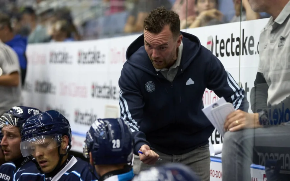 Tygři do nové sezony vstoupí na ledě Komety. Chceme nahánět špičku extraligy, říká trenér Pešán