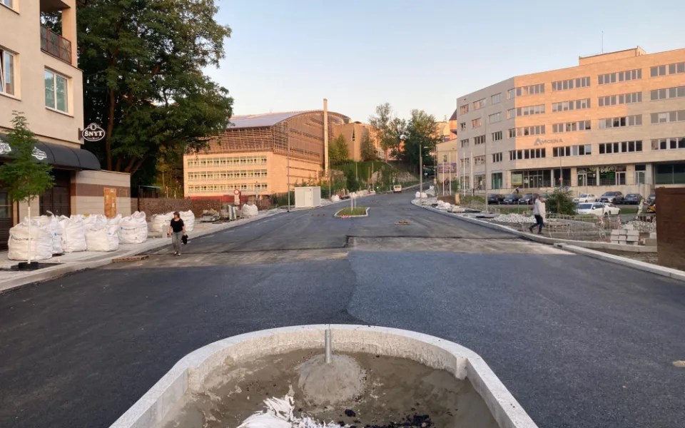 Sokolská ulice v Liberci se řidičům po rekonstrukci otevře definitivně 1. října