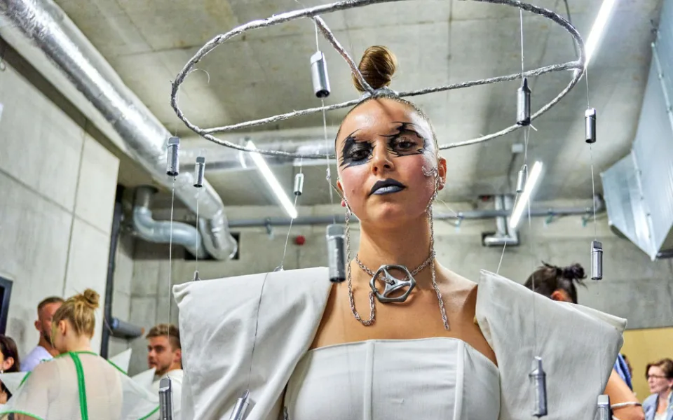 Energie a talent na jedinečné soutěži. Na univerzitě soupeřili mladí návrháři z celé země
