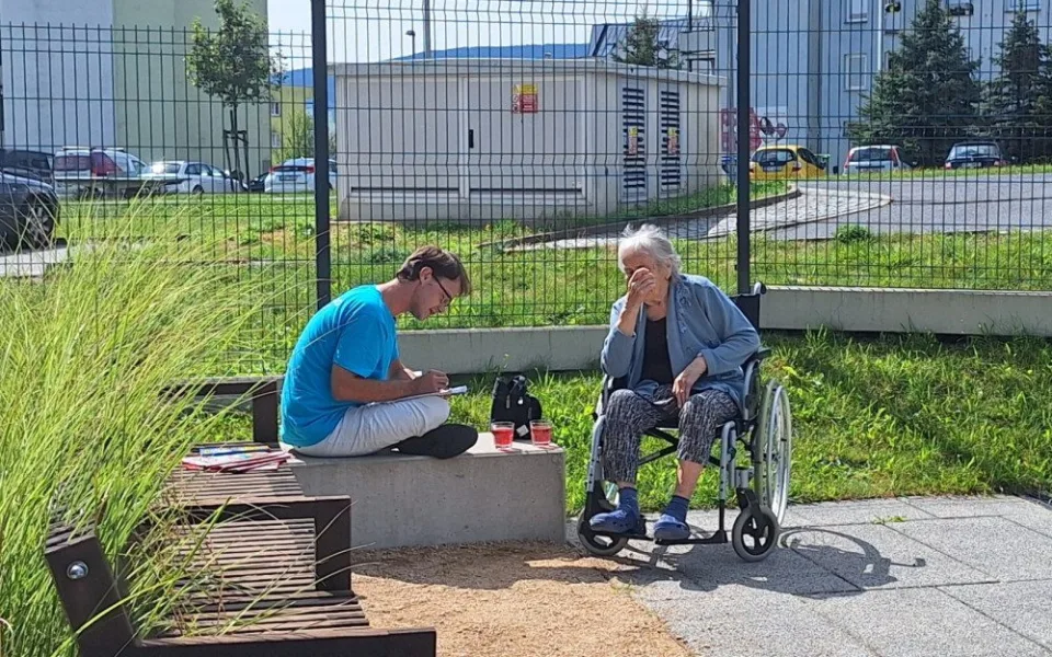 V SeniorCentru ve Vratislavicích umožňují klientům malovat prostřednictvím umělé inteligence