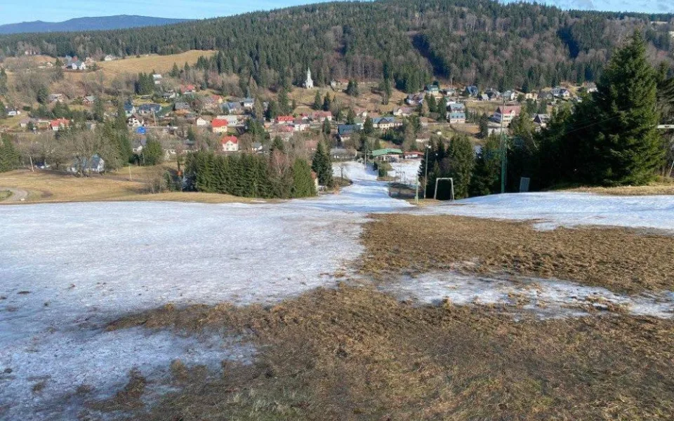 Bedřichov zjišťuje, zda jsou podnikatelé ochotni obci přispět na nákup skiareálu