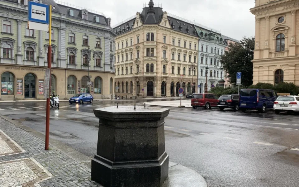 Od radnice zmizela meteobudka. Zamířila na restaurování
