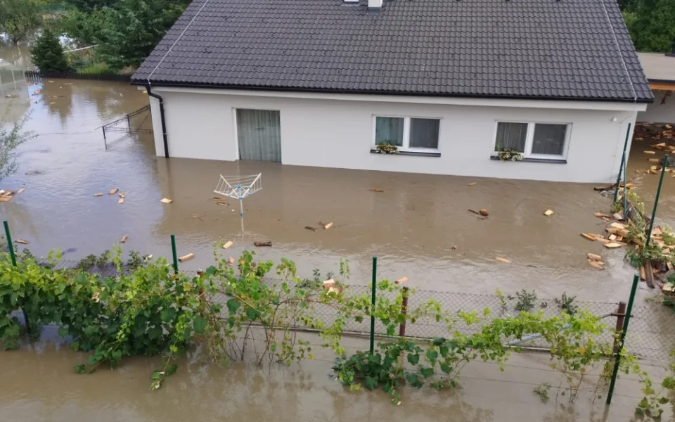 Krakonošův divadelní podzim pomáhá. Vysoké nad Jizerou vyhlásilo sbírku na pomoc vyplavenému herci