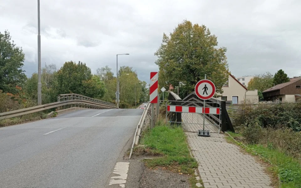 Město uzavřelo lávku v Kubelíkově ulici, je v havarijním stavu