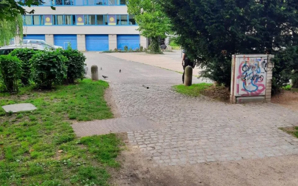 Cizinci se u sídla kraje hádali, jeden skončil v korytě Nisy. Policie žádá svědky o pomoc s rozuzlením případu