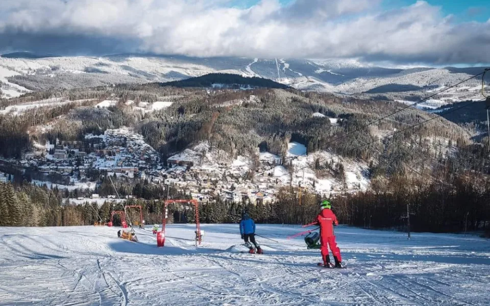 Skiareály ve Vysokém a Jablonci nad Jizerou převzala po Snowhillu města