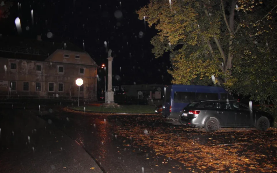 U českolipské nemocnice hořela už druhá dodávka, policie šetří, zda jde o dílo stejného žháře