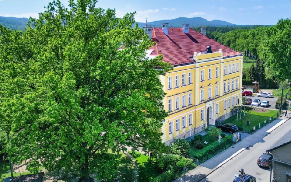 V Hrádku nad Nisou začala rekonstrukce školy v Loučné, děti musely jinam