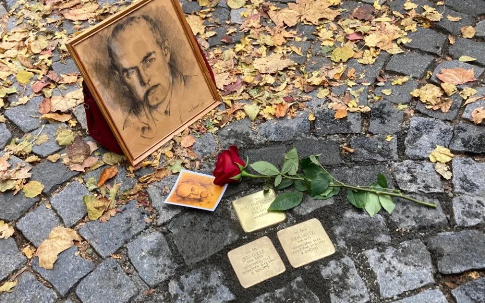 V Liberci byly položeny další Stolpersteriny. Kameny zmizelých připomínající oběti holocaustu, které žily v Liberci