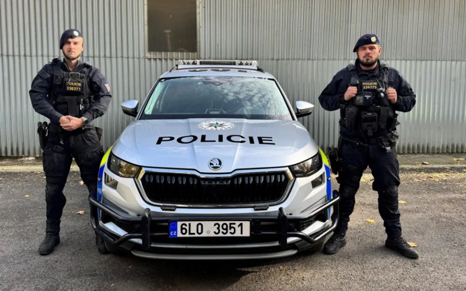 Výkonu trestu se mladý muž vyhýbal od loňského února, nakonec ho policisté vytáhli zpoza sedaček autobusu