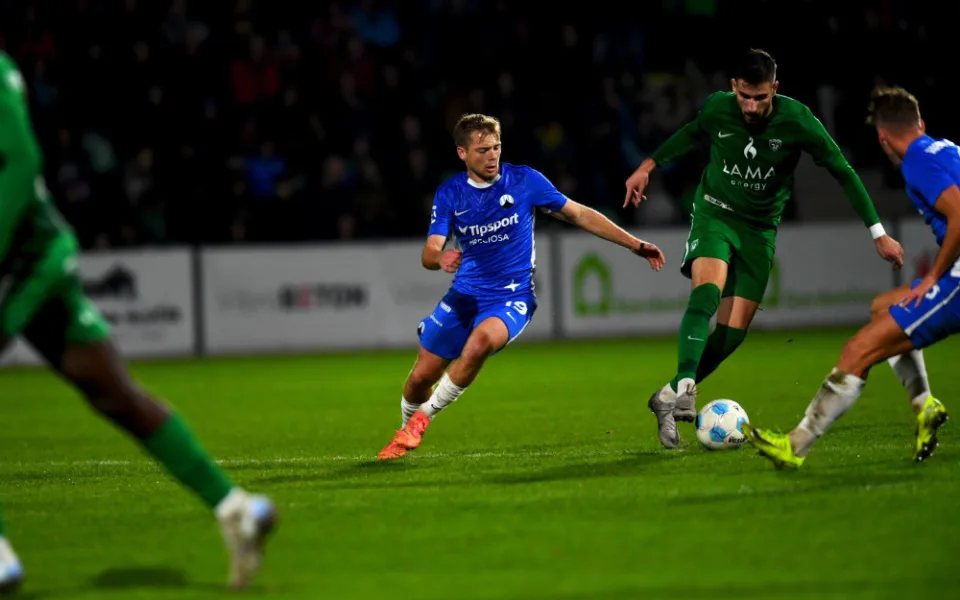 Slovan nedokázal najít recept na srdnatě bojující Hlučín a po prohře 1:0 na jeho trávníku vypadl z MOL Cupu