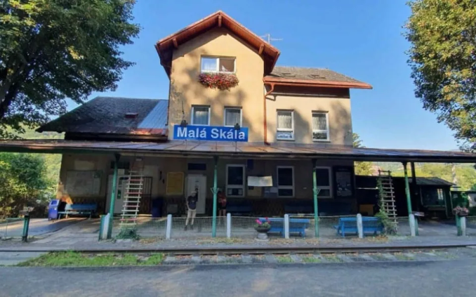 Nádraží v Malé Skále čeká obnova, získá i nová nástupiště. Rekonstrukce se dočká také navazující úsek trati do Turnova