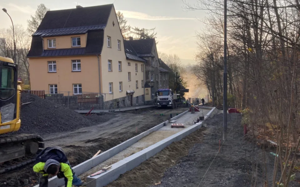 Dvorská ulice v Liberci, hlavní přístupová cesta na Králův Háj, se dopravě otevře 18. listopadu