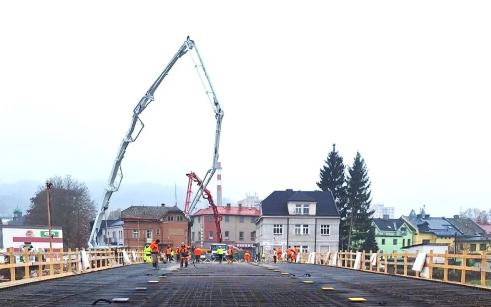 Na mostě přes Jizeru v Semilech se v zimě pracovat nebude. Objízdné trasy pro řidiče zůstávají, pěší přes most mohou