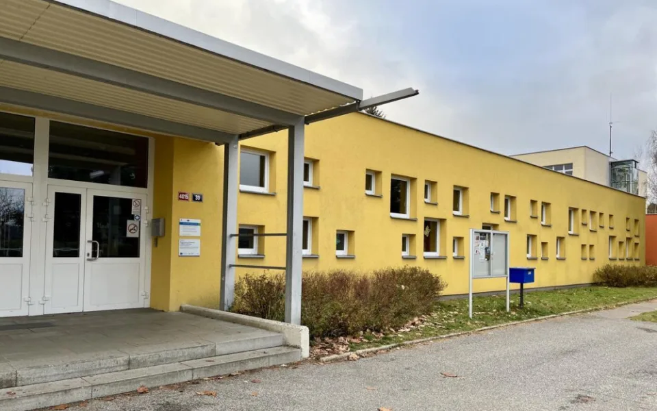 Jablonecká ZŠ Arbesova je nově bezbariérová, díky modernizaci nabízí žákům i dvě nové učebny. Jazykovou a počítačovou